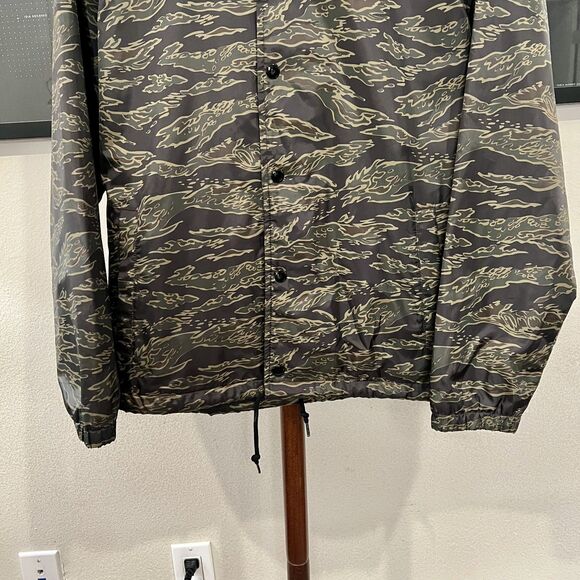 Carhartt WIP - Strike Coach Jacket in Camo (#1022421.676.00.03) - Brown, Green - Picture 6 of 10